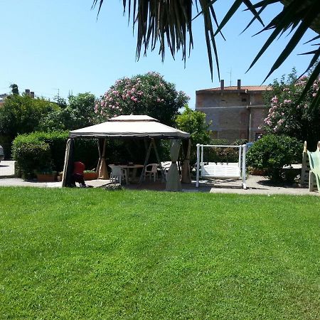 Garden Basement - Seminterrato Max 4 Ospiti - Fiumicino Vicino Aeroporto E Fiera Leilighet Eksteriør bilde