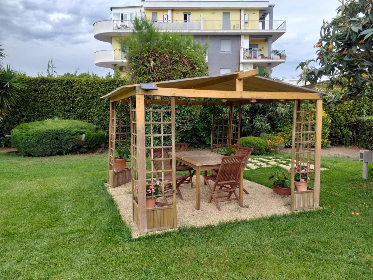 Garden Basement - Seminterrato Max 4 Ospiti - Fiumicino Vicino Aeroporto E Fiera Leilighet Eksteriør bilde