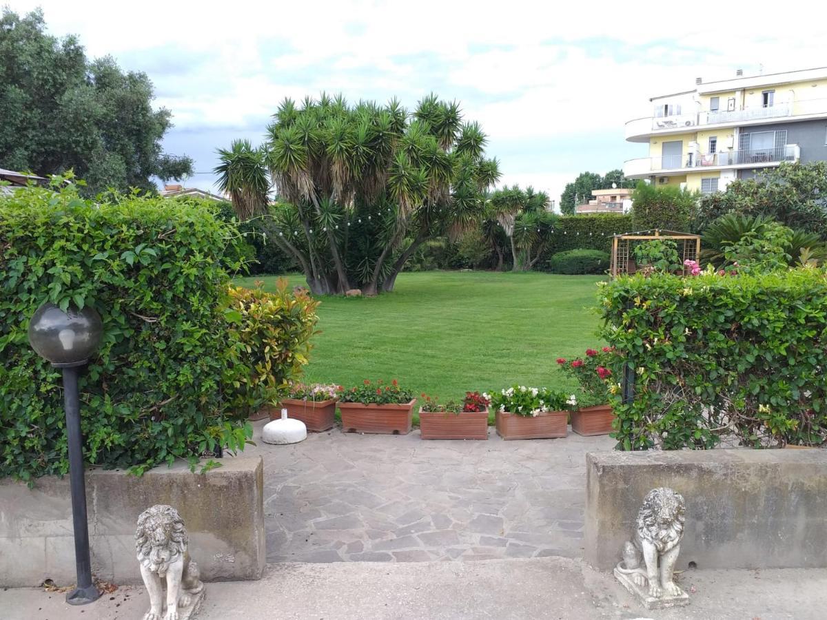 Garden Basement - Seminterrato Max 4 Ospiti - Fiumicino Vicino Aeroporto E Fiera Leilighet Eksteriør bilde